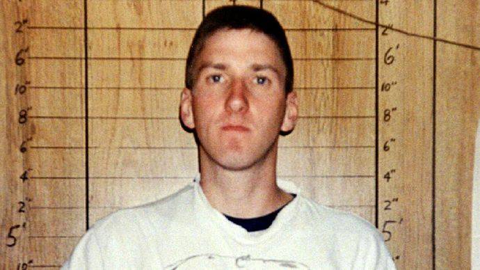 TIMOTHY MCVEIGH HAS HIS PHOTO TAKEN AFTER HIS ARREST IN OKLAHOMA