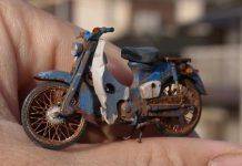 Удивительный мир миниатюр Сатоши Араки Миниатюрный мотоцикл Сатоши Араки - Stone Forest
