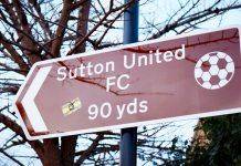 Возле стадиона во время матча Саттон – Арсенал Саттон Юнайтед против Арсенал - Stone Forest