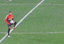 Бебе – путь от бездомного ребенка к профессиональному футболисту Бездомный футболист - Stone Forest