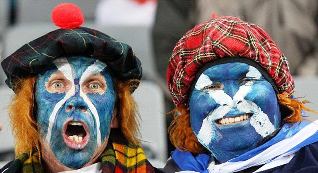 Футбольные фанаты из Шотландии - Stone Forest