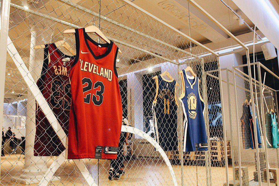Выставка NIKE x NBA: История баскетбола на Кузнецком мосту - Stone Forest