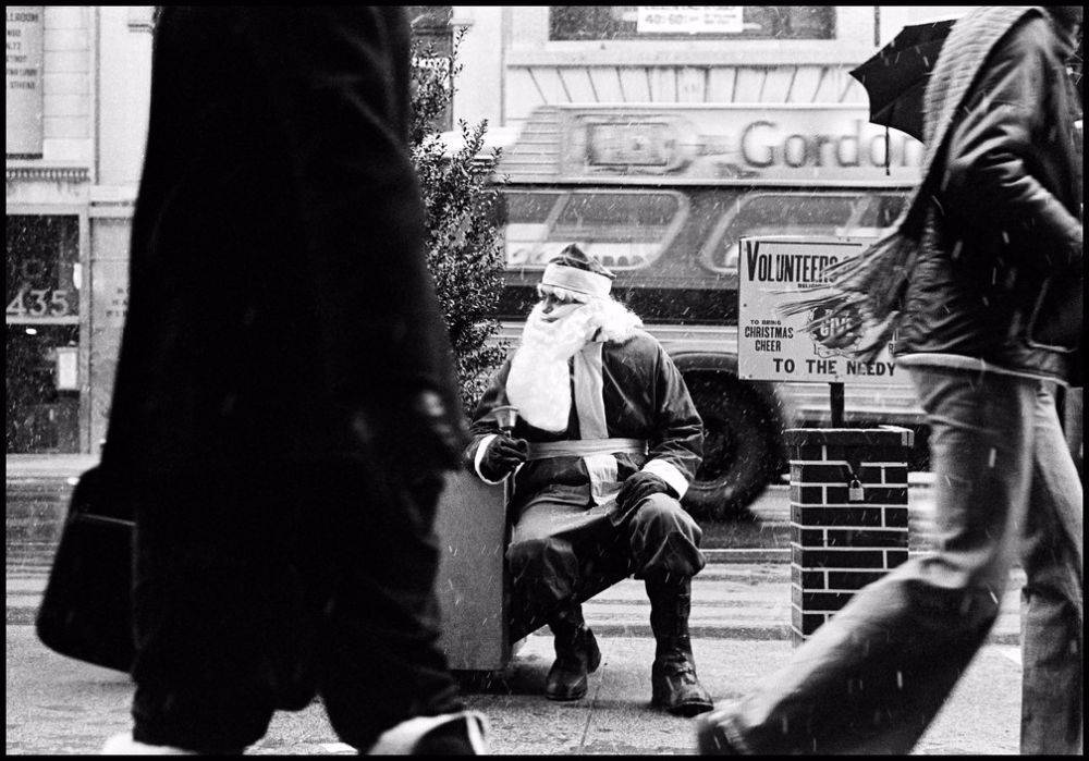 Санта Клаусы на улицах Нью-Йорка. Винтажные фотографии 1970-х - Stone Forest