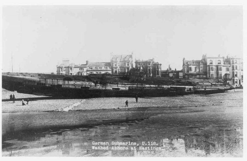 Подводная лодка U-118 на пляже города Гастингс, немецкая подлодка ...