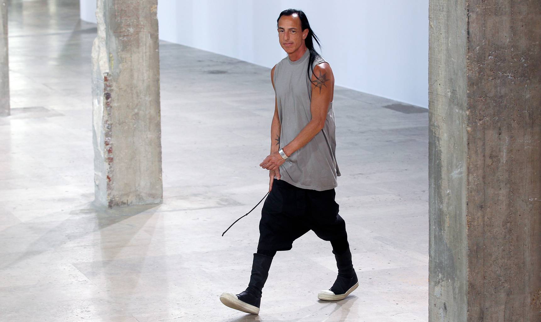 Дизайнер Рик Оуэнс - история модельера, стиль, достижения и особенности |  Rick Owens - фото и видео дизайнера, скандальный показ