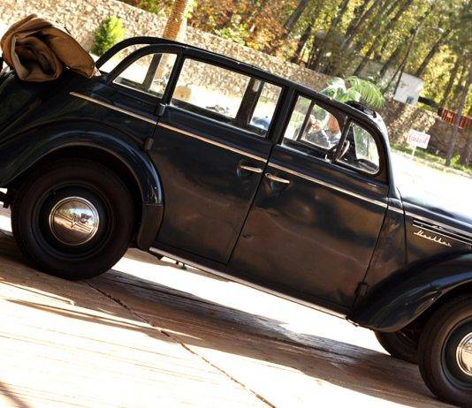 Москвич-400 – бестселлер послевоенных лет Москвич-400 - Stone Forest