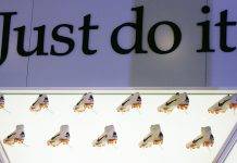 Релиз белых футбольных бутс Nike во флагманском магазине бренда Белые бутсы Nike - Stone Forest