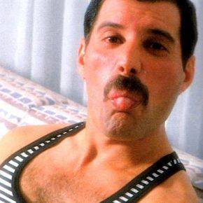 Freddie-Mercury-21