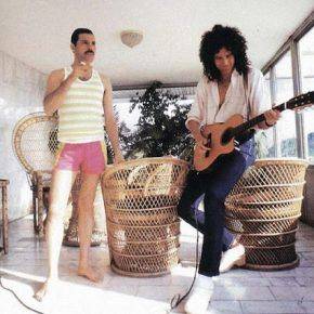 freddie-mercury-in-short-shorts-2