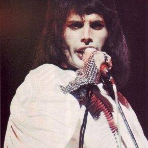 freddie-mercury-na-scene-9
