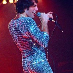 freddie-mercury-on-stage-20