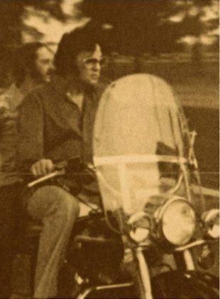 Элвис Пресли на мотоцикле - Каменный лес Stone Forest