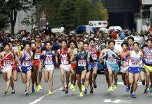 Забег Экиден Хаконе в Японии Эстафета Экиден - Каменный лес Stone Forest