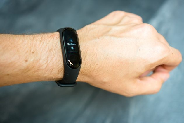 Фитнес браслет Xiaomi Mi Band 3 - обзор на аксессуар и умные часы ...