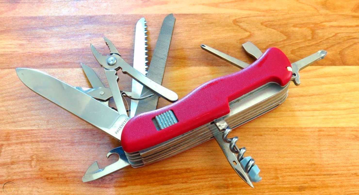  WorkChamp - обзор ножа, плюсы и минусы швейцарского ножа 111 .