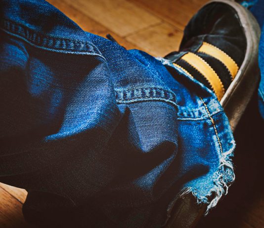 Джинсы bootcut — из американских прерий на городские улицы Джинсы буткат - Каменный лес Stone Forest