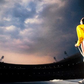 freddie-mercury-queen-wembley-1