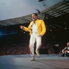 freddie-mercury-queen-wembley-3