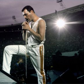freddie-mercury-queen-wembley-4