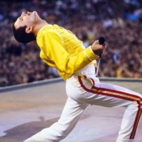 freddie-mercury-queen-wembley-7
