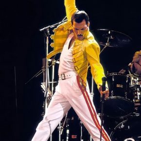 freddie-mercury-queen-wembley-8