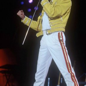 freddie-mercury-queen-wembley-9