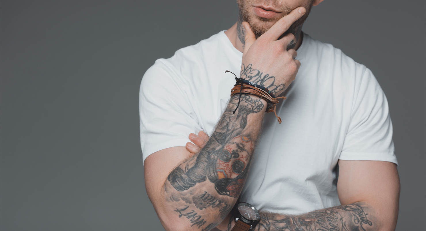 С какого возраста можно иметь татуировку и как это сделать законно?
