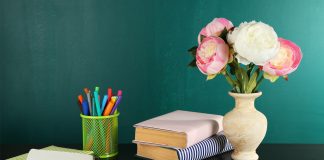 Как подобрать подходящий букет учителю: топ-3 варианта Какой букет цветов подарить учителю