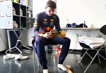 Puma представили гоночную обувь золотого цвета в честь первого чемпионского титула Макса Ферстаппена Puma Red Bull Racing Honda Team