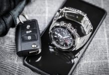 Casio представляет EFS-S600 — стальной хронограф EDIFICE, вдохновённый автоспортивными соревнованиями Casio EDIFICE EFS-S600