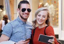 Устали от онлайн знакомств? Новые сервисы, приложения и видеочаты для вас Молодая пара на свидании