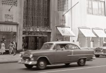 Магазин одежды Bonwit Teller: шкатулка с драгоценными камнями