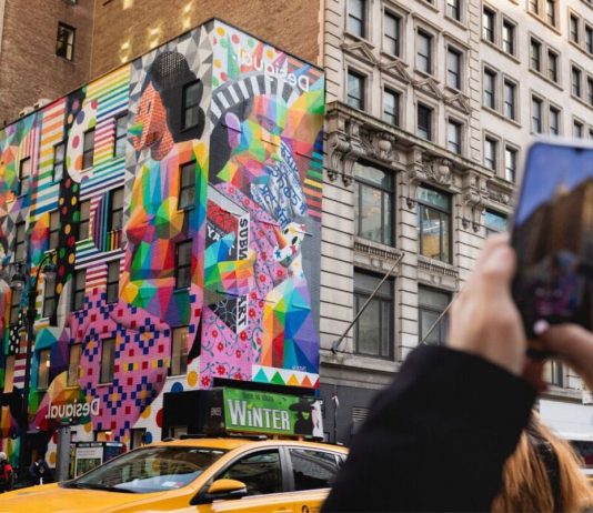 Desigual – испанский бренд имени позитивности и веселья Бренд Desigual