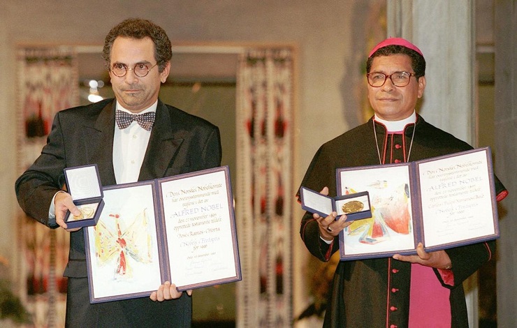 Жозе Рамуш-Орта и епископ Карлос Филипе Хименес Бело