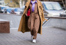 Особенности сочетания женского пальто с кроссовками Сочетание женского пальто с кроссовками