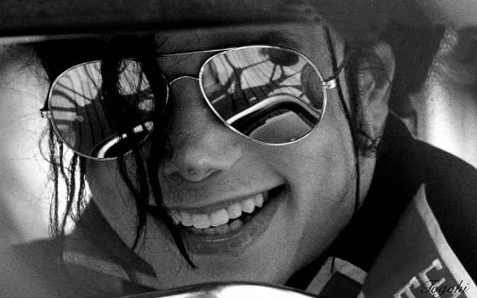 Майкл Джексон в очках авиаторах