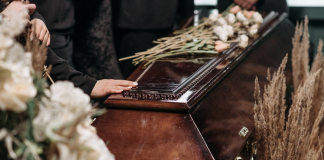 Если в семье горе… Какие обязанности сможет взять на себя ритуальный агент? Кто такой ритуальный агент