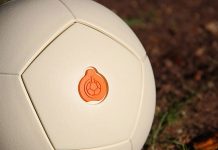 Soccket Energy-Harnessing – футбольный мяч с функцией накопления энергии Футбольный мяч Soccket Energy-Harnessing