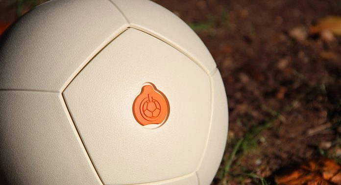 Футбольный мяч Soccket Energy-Harnessing