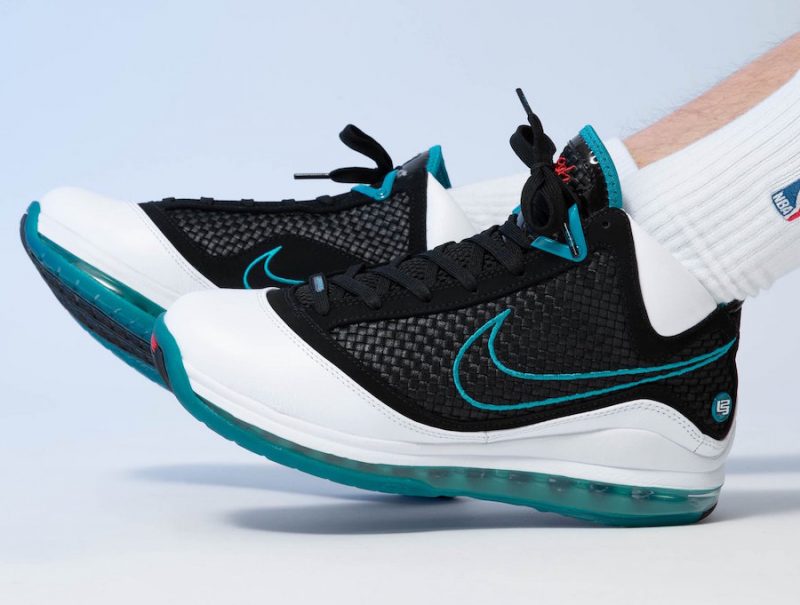 Кроссовки Nike Lebron