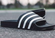 История модели сланцев adidas Adilette Шлепанцы adidas Adilette