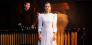 Спектакль «Эбеновая кожа» с Юлией Пересильд на Плюс Даче Спектакль Эбеновая кожа с Юлией Пересильд