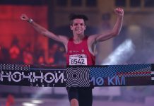 Зажигая город бегом: 8 500 человек приняли участие в ночном забеге Ночной забег в Москве 2023