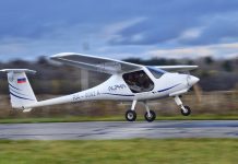 Романтика в небе: Преимущества подарка парню на годовщину полета на самолете Полет на самолете на двоих