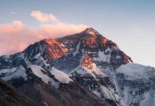 Определение высоты горы Эверест: история измерений и официальное значение Высота горы Эверест