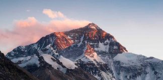 Определение высоты горы Эверест: история измерений и официальное значение Высота горы Эверест