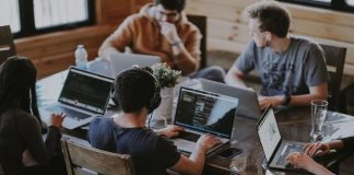 Снижение цифрового разрыва между поколениями: меры и реформы в России Снижение цифрового разрыва между поколениями