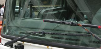 Стекла для спецтехники: виды и особенности Стекла для спецтехники