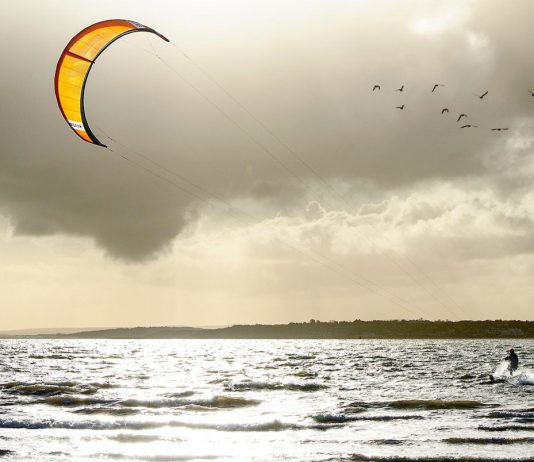 Кайтсёрфинг – красивый и экстремальный вид спорта Кайтсёрфинг