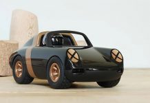 Игрушечная модель Porsche 911 Carrera 3.2 Targa 1985 года Игрушка Porsche 911 Carrera 3.2 Targa 1985